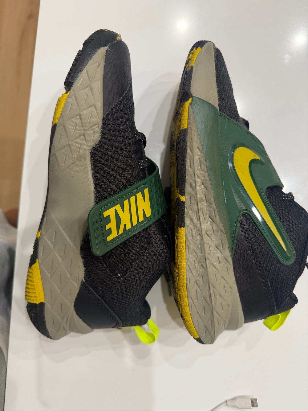 Nike Team Hustle D 12 basketball shoes 5Y